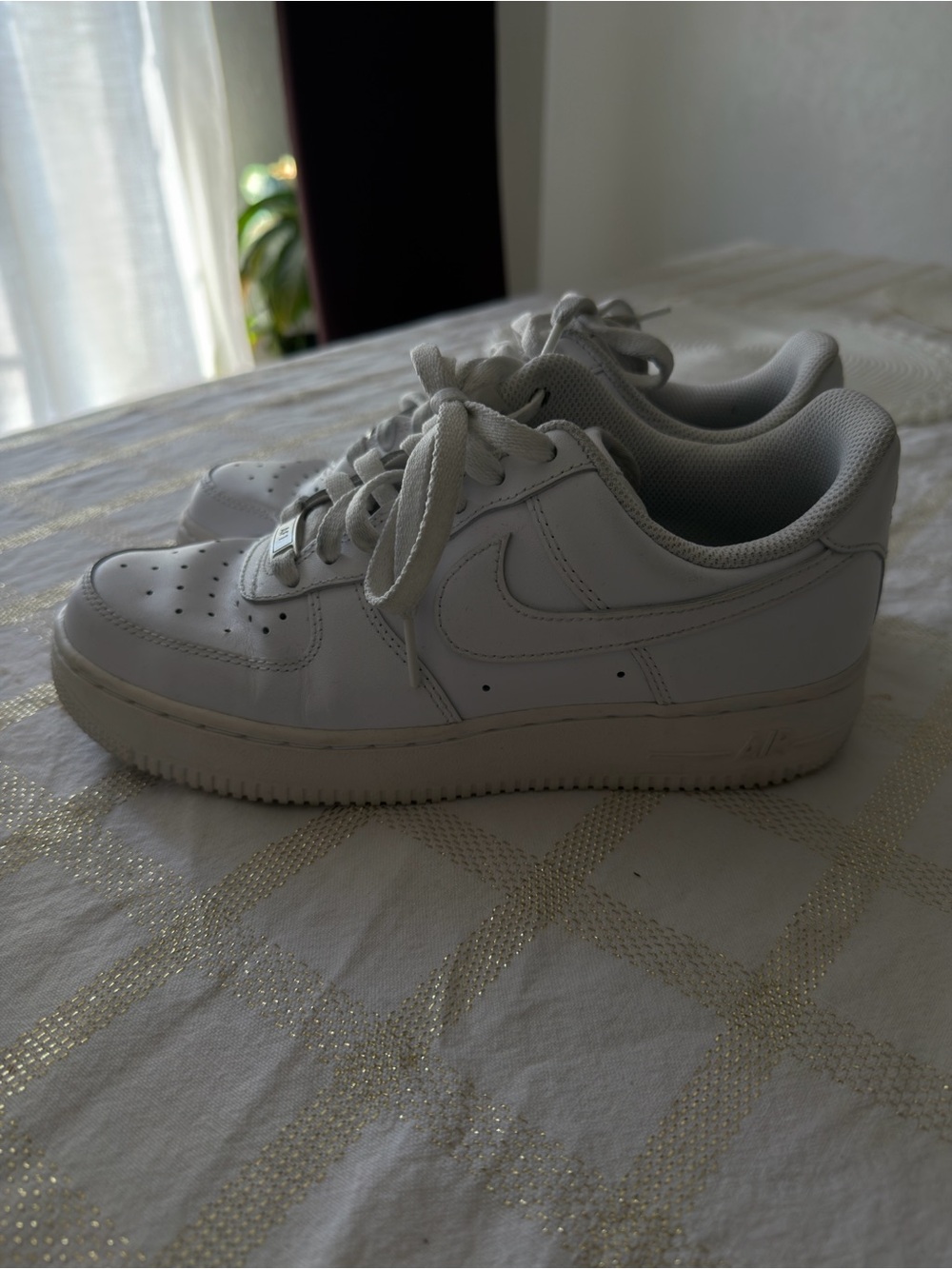 Nike Air Force White Low-Top Sneakers - Picture 6 of 6
